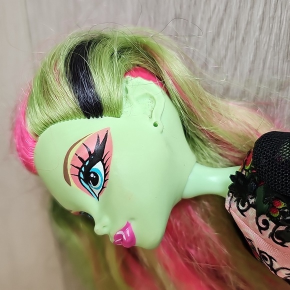 Monster High Venus McFlytrap Gloom And Bloom Doll *flaws***** - Picture 3 of 8